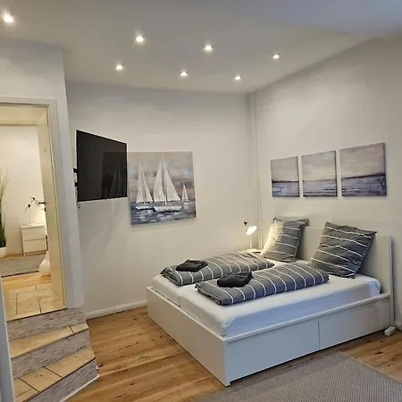 Apartment White Line *