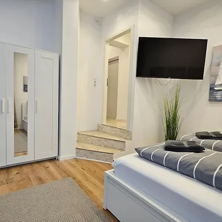Apartment White Line *