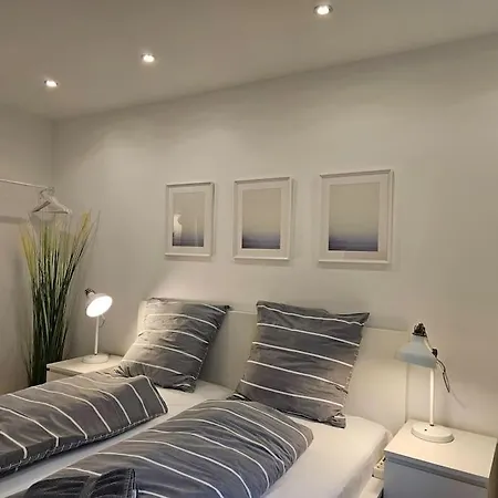 White Line Apartment *